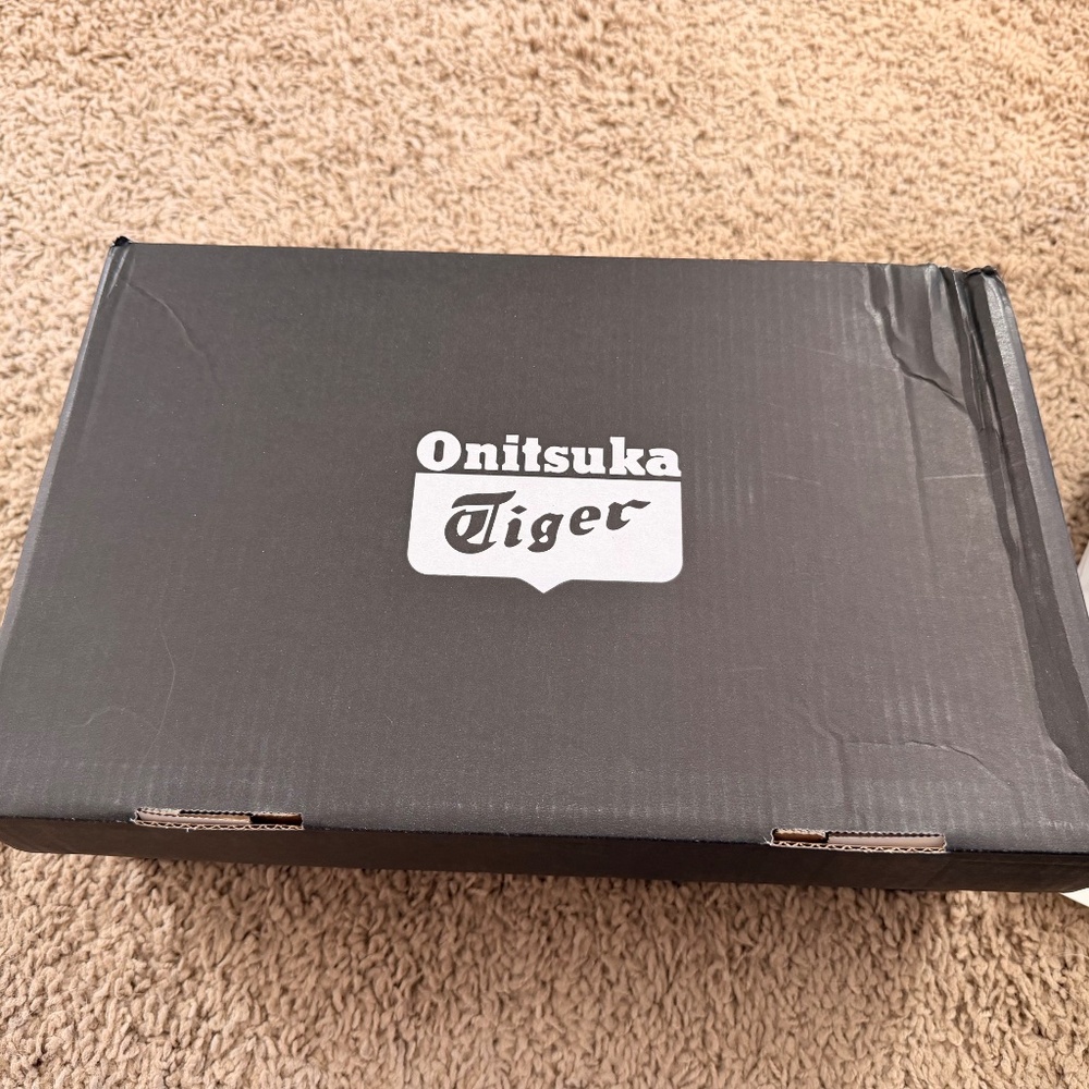 NWT Onitsuka Tiger Serrano – Burnt Olive / White - Picture 3 of 10